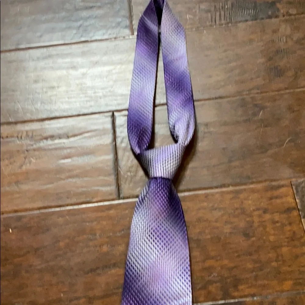 Men’s purple tie